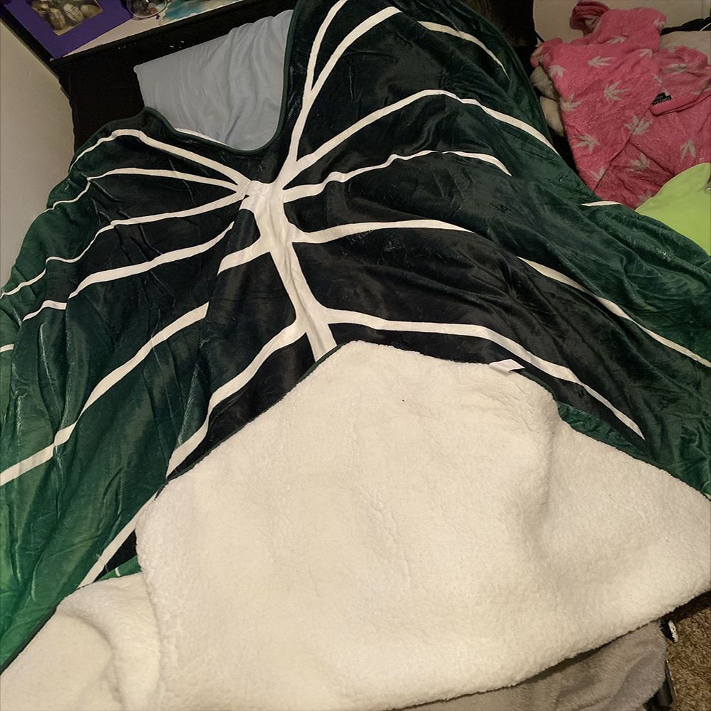 Printed Green Leaves Giant Blanket