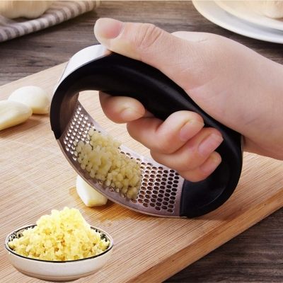 Stainless Steel Garlic Press Ring Multi-function Manual Garlic Mash Creative Twist Garlic Kitchen Grinder Garlic Artifact