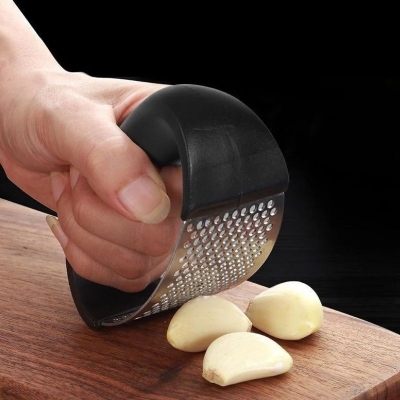 Stainless Steel Garlic Press Ring Multi-function Manual Garlic Mash Creative Twist Garlic Kitchen Grinder Garlic Artifact