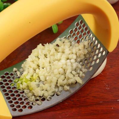 Stainless Steel Garlic Press Ring Multi-function Manual Garlic Mash Creative Twist Garlic Kitchen Grinder Garlic Artifact