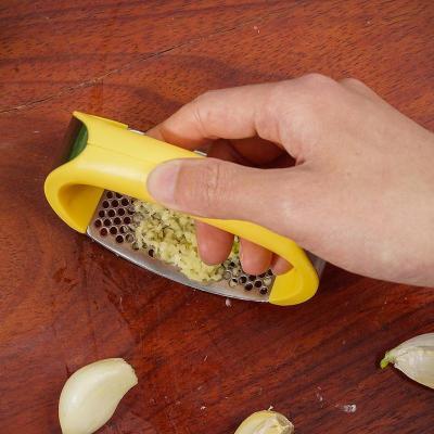 Stainless Steel Garlic Press Ring Multi-function Manual Garlic Mash Creative Twist Garlic Kitchen Grinder Garlic Artifact